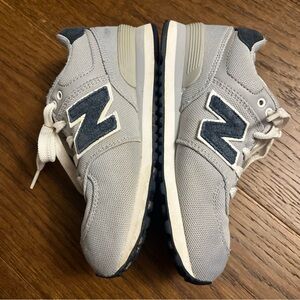 New Balance 574 Kids 13.5 Classic Tennis Shoes Grey Navy White Tie Lace Up Logo